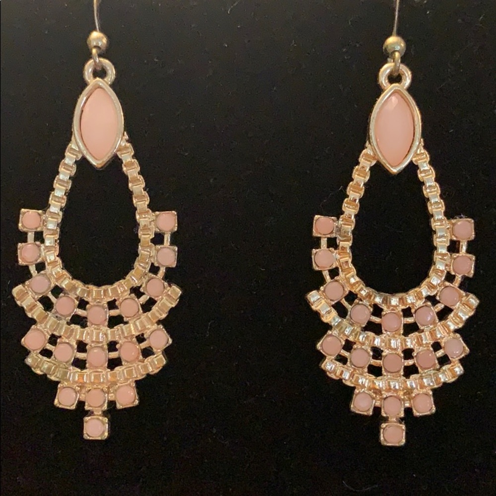 Pink stone statement earring - Picture 2 of 2